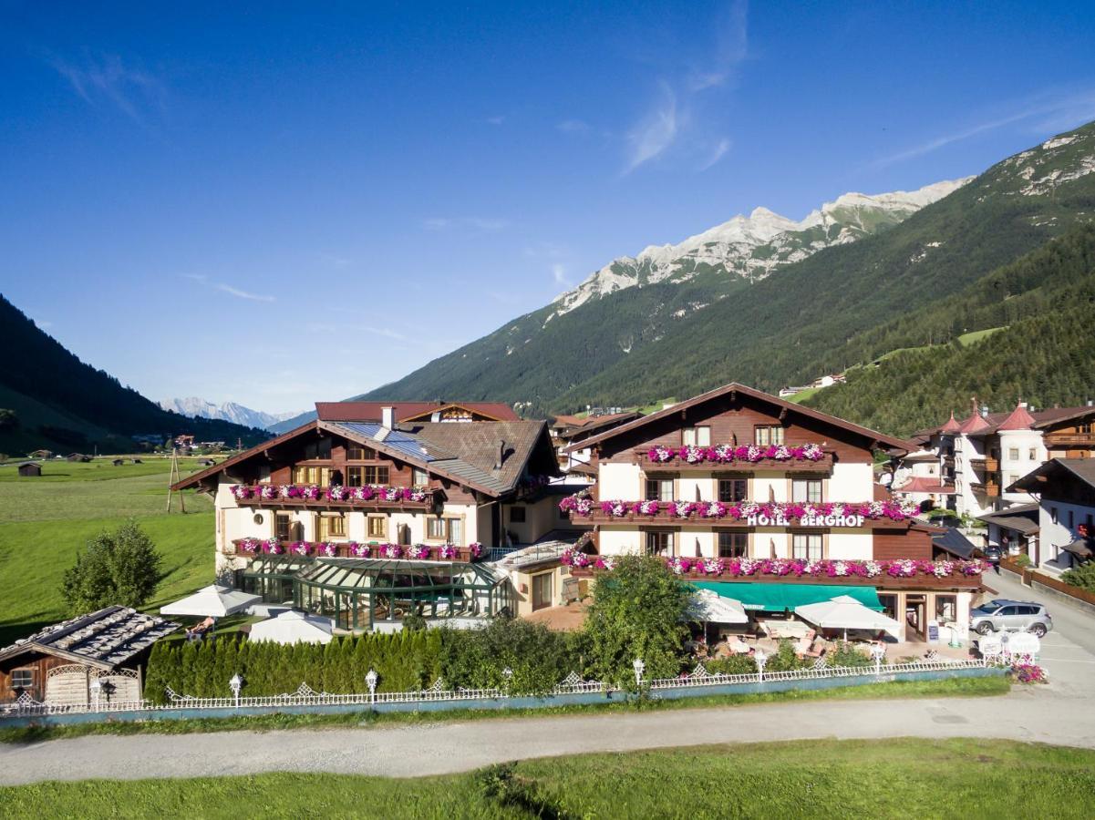 Hotel Berghof นอยชติฟ อิม ชตูไปทัล ภายนอก รูปภาพ