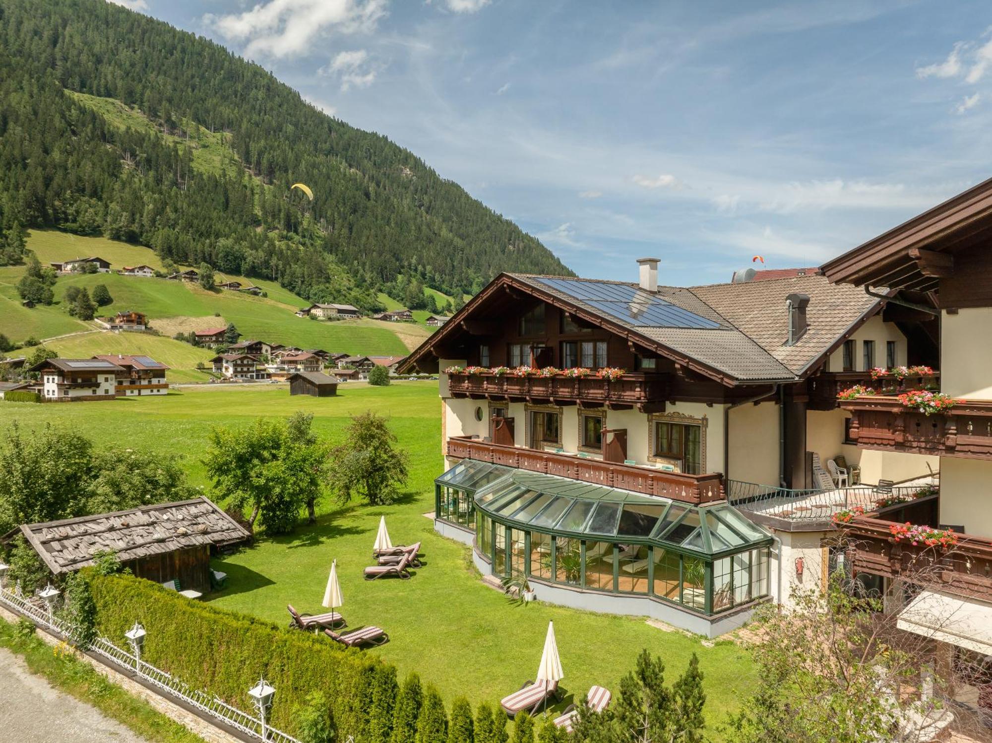 Hotel Berghof นอยชติฟ อิม ชตูไปทัล ภายนอก รูปภาพ