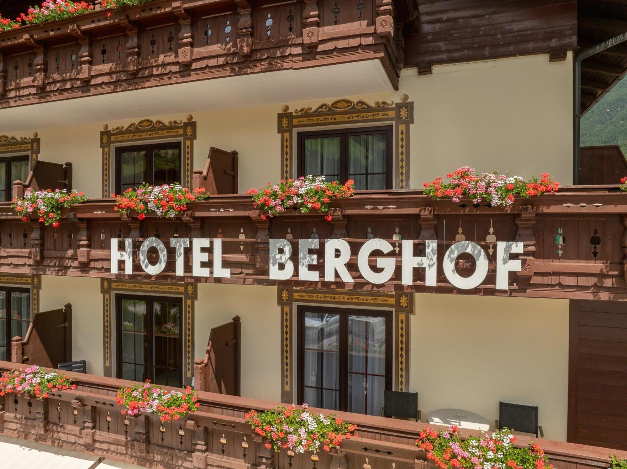 Hotel Berghof นอยชติฟ อิม ชตูไปทัล ภายนอก รูปภาพ