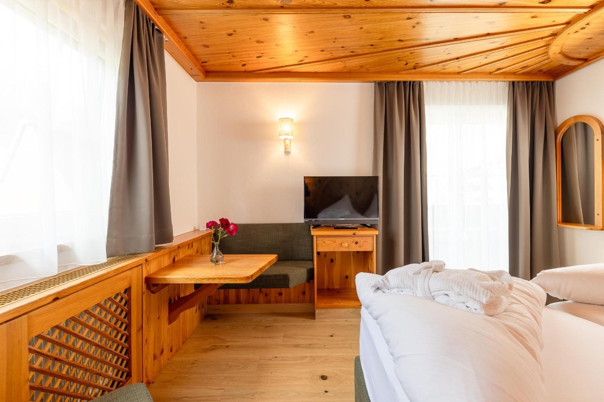 Hotel Berghof นอยชติฟ อิม ชตูไปทัล ภายนอก รูปภาพ