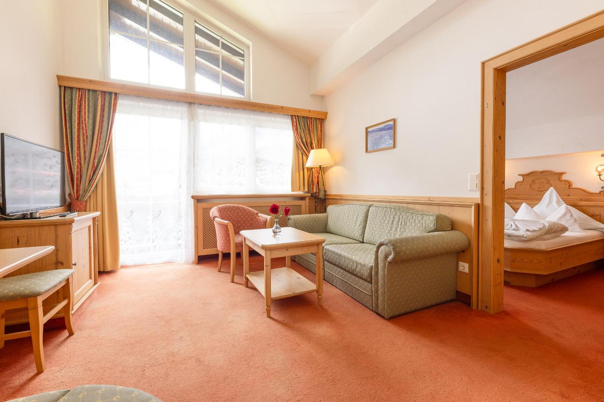 Hotel Berghof นอยชติฟ อิม ชตูไปทัล ภายนอก รูปภาพ