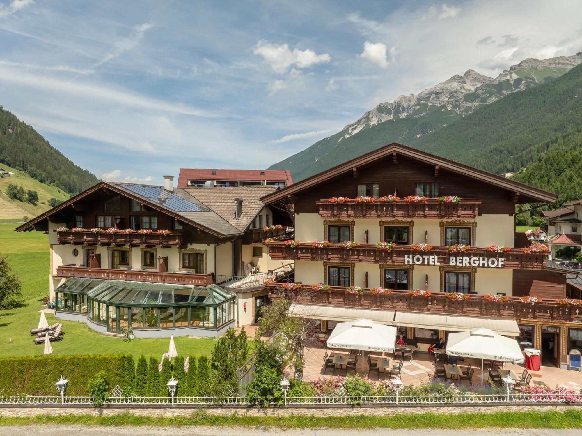 Hotel Berghof นอยชติฟ อิม ชตูไปทัล ภายนอก รูปภาพ