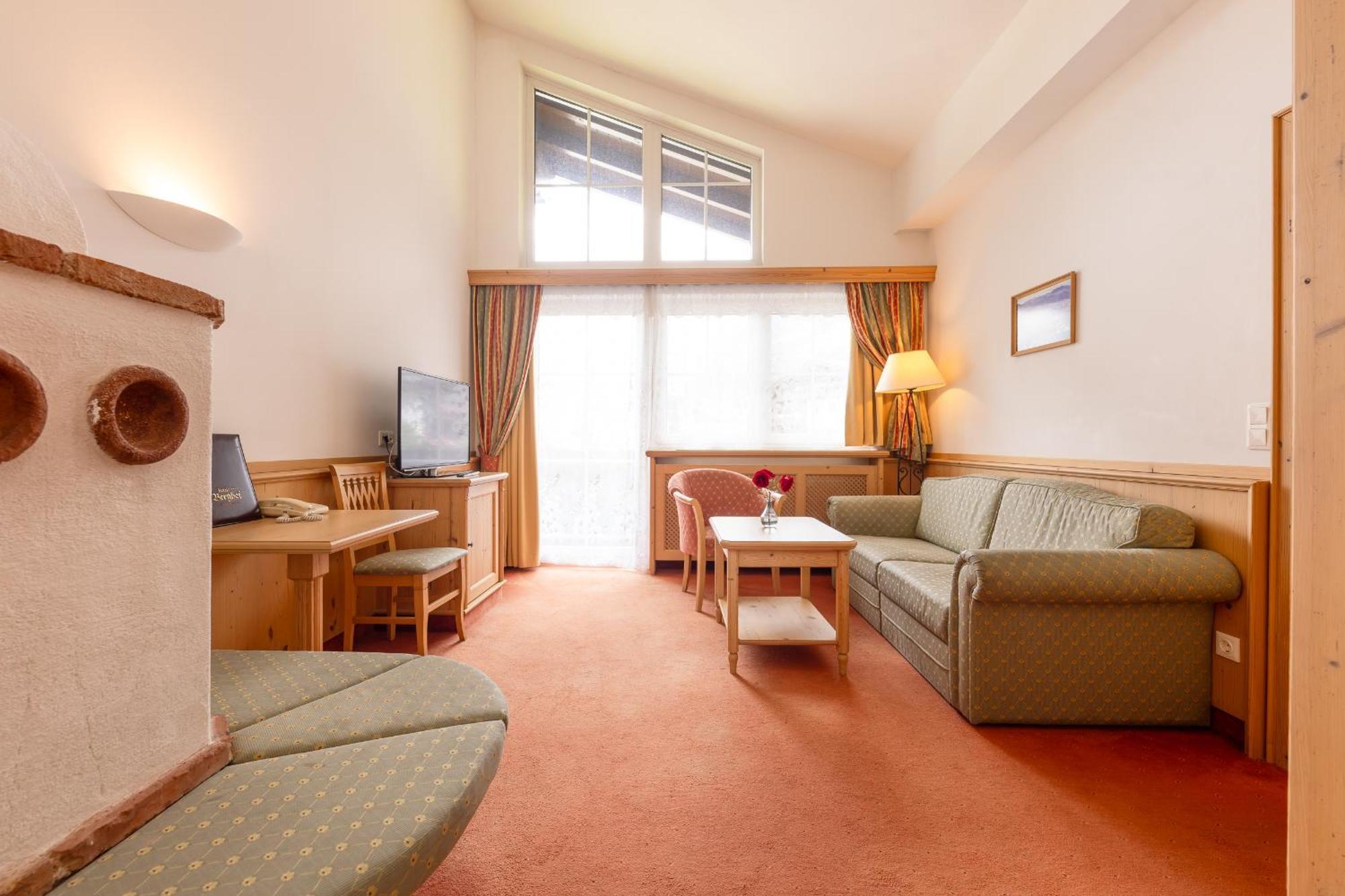 Hotel Berghof นอยชติฟ อิม ชตูไปทัล ภายนอก รูปภาพ