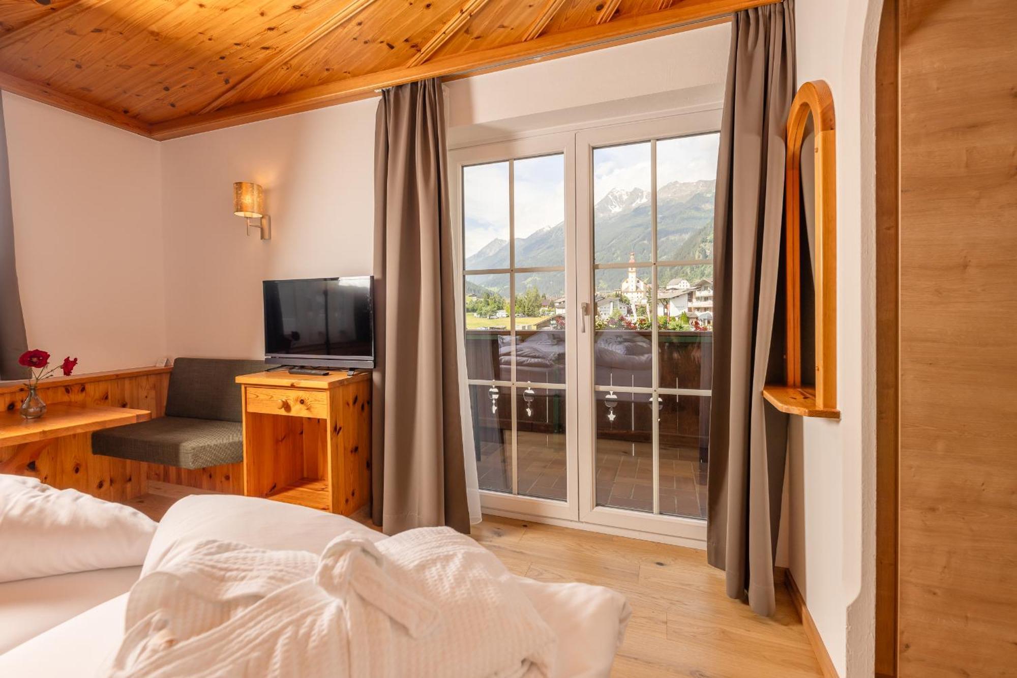 Hotel Berghof นอยชติฟ อิม ชตูไปทัล ภายนอก รูปภาพ
