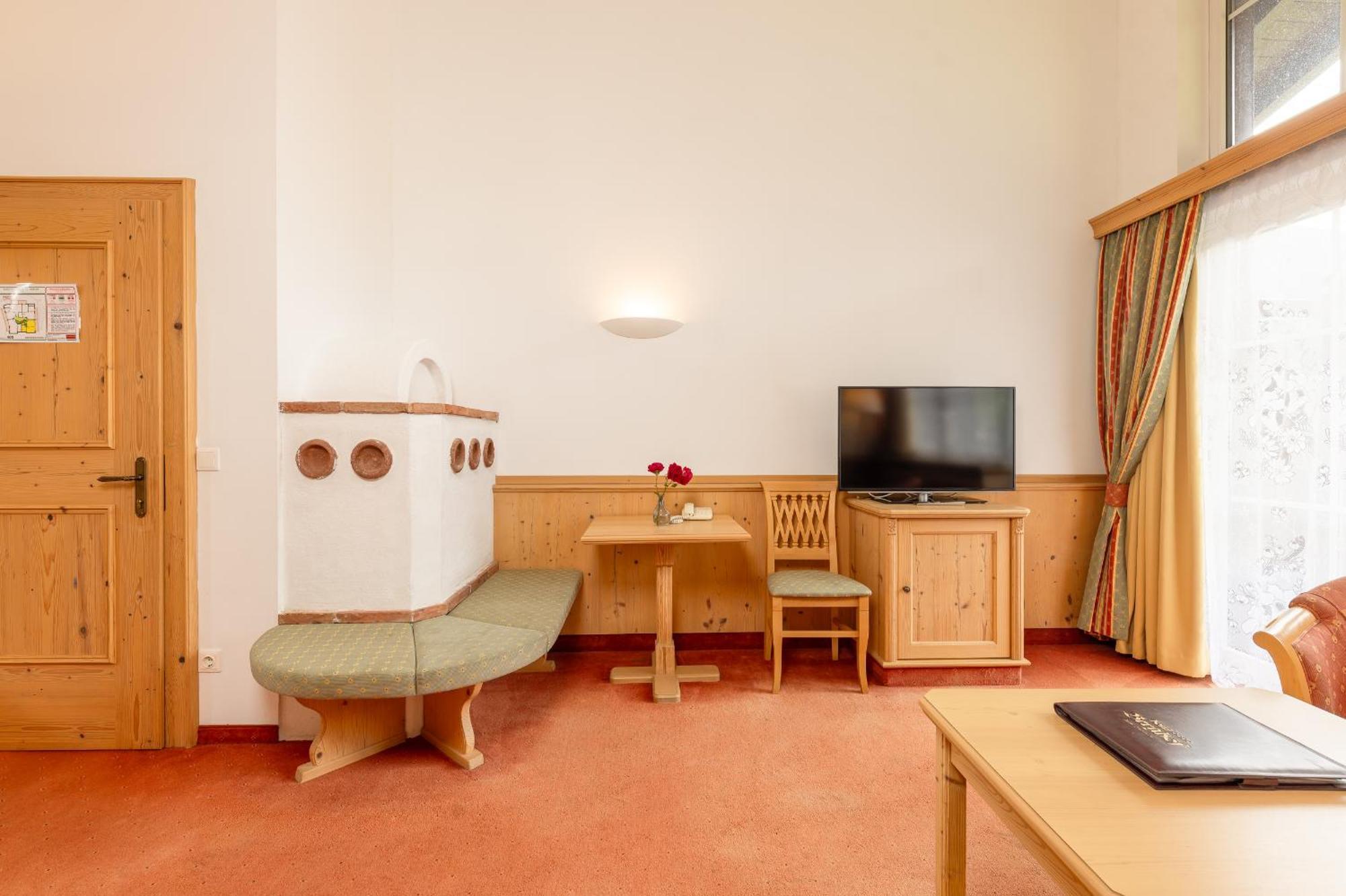 Hotel Berghof นอยชติฟ อิม ชตูไปทัล ภายนอก รูปภาพ