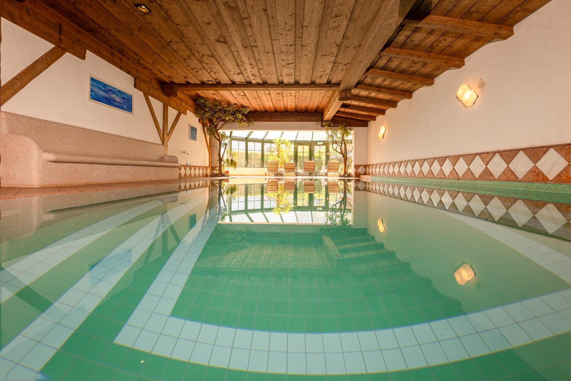 Hotel Berghof นอยชติฟ อิม ชตูไปทัล ภายนอก รูปภาพ