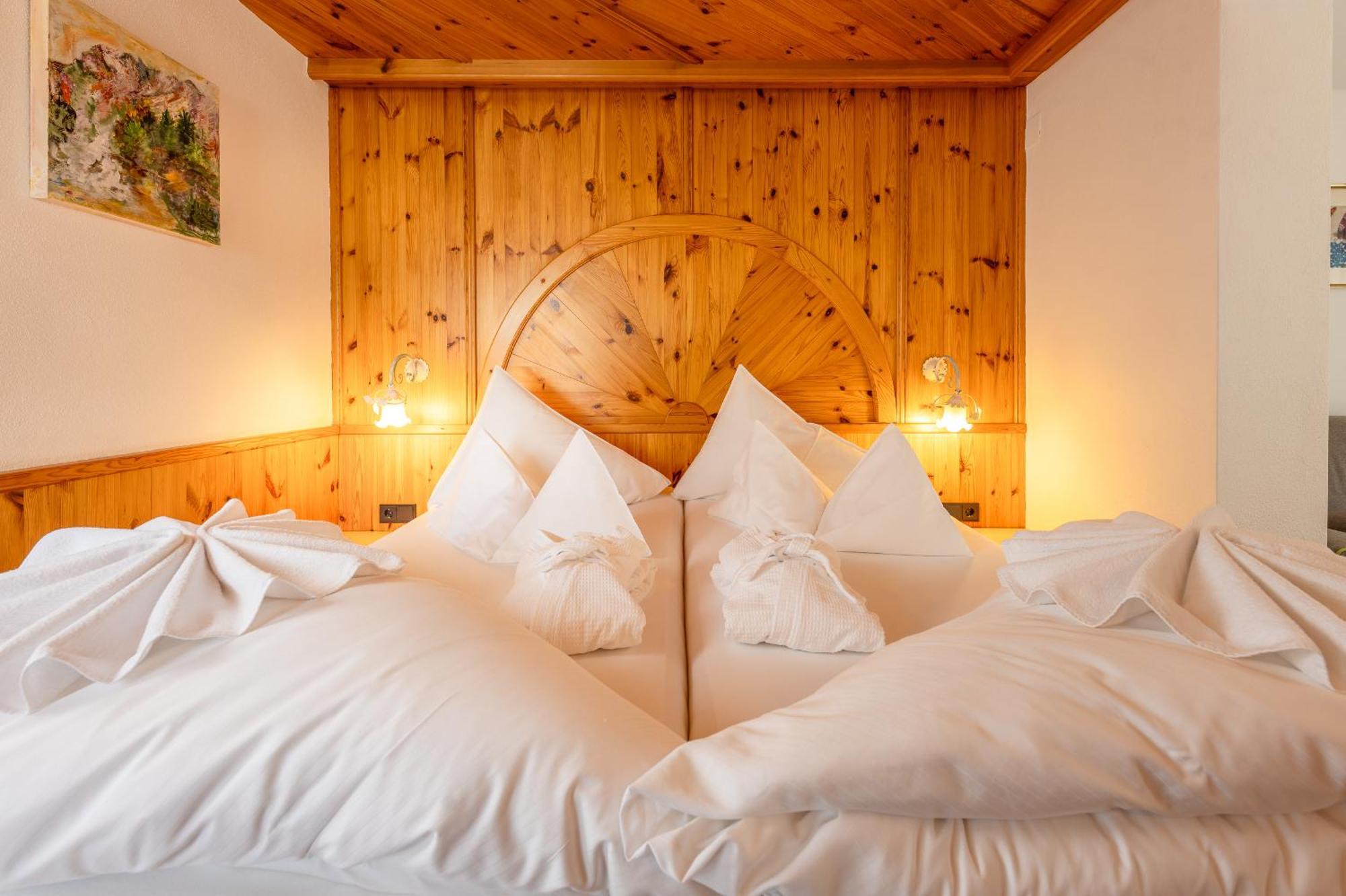 Hotel Berghof นอยชติฟ อิม ชตูไปทัล ภายนอก รูปภาพ