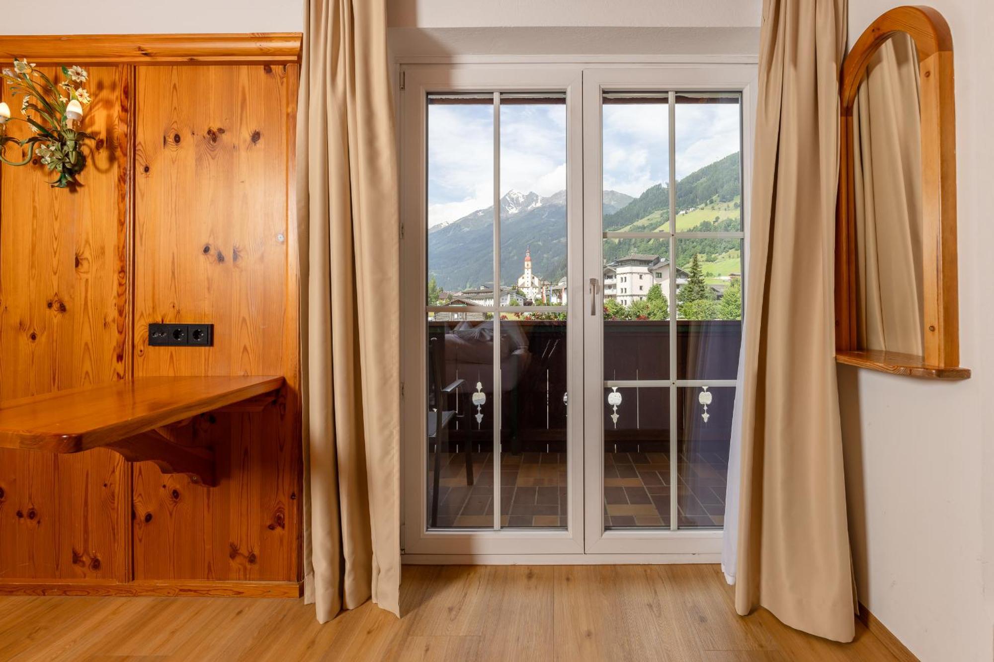 Hotel Berghof นอยชติฟ อิม ชตูไปทัล ภายนอก รูปภาพ