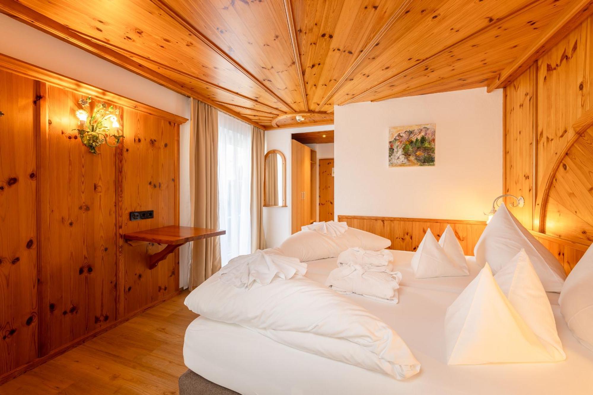 Hotel Berghof นอยชติฟ อิม ชตูไปทัล ภายนอก รูปภาพ