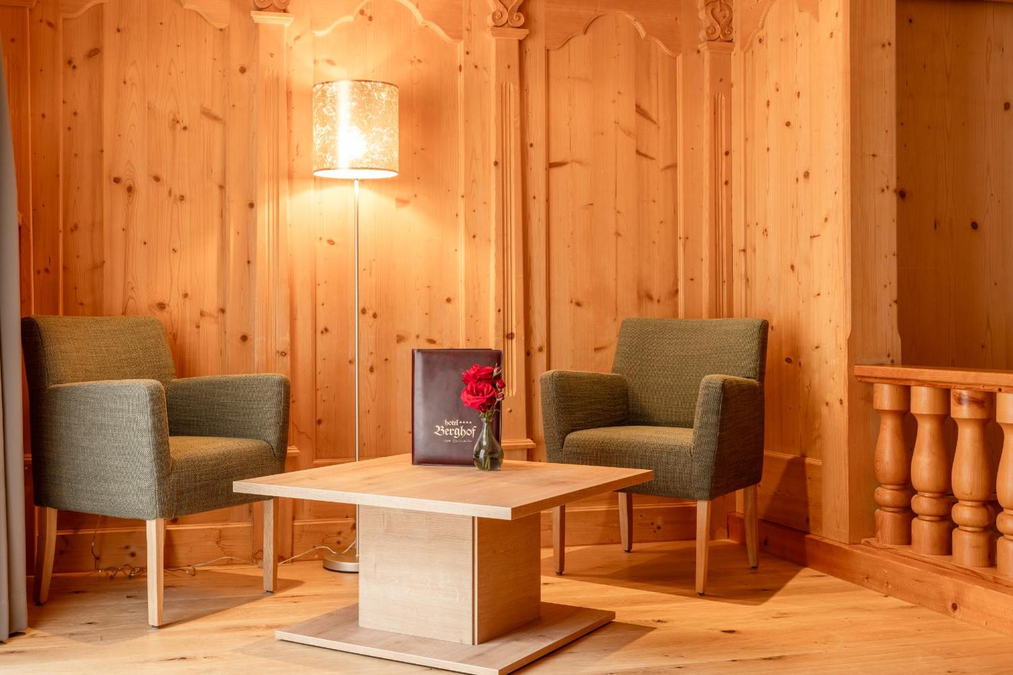 Hotel Berghof นอยชติฟ อิม ชตูไปทัล ภายนอก รูปภาพ