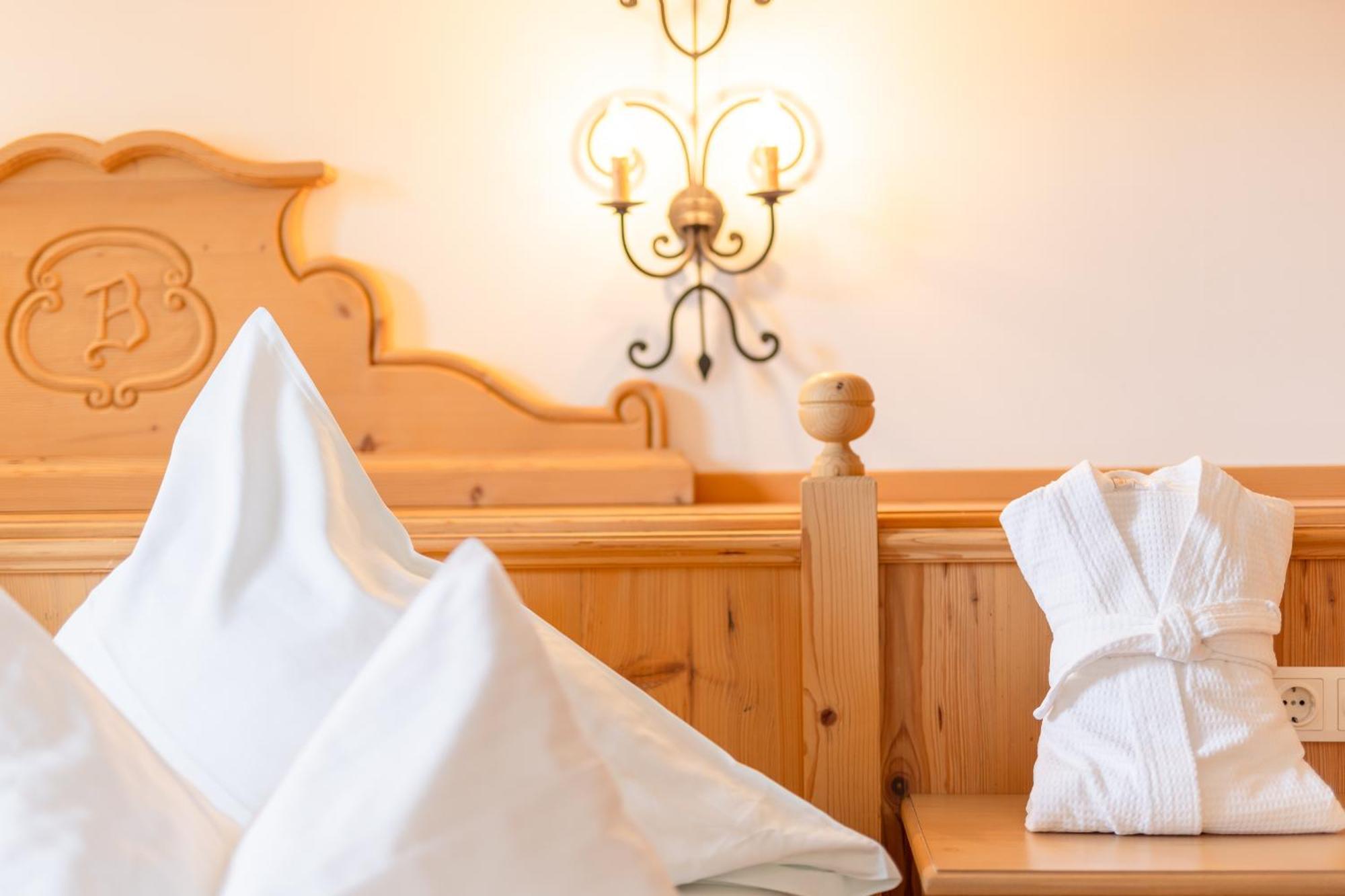 Hotel Berghof นอยชติฟ อิม ชตูไปทัล ภายนอก รูปภาพ