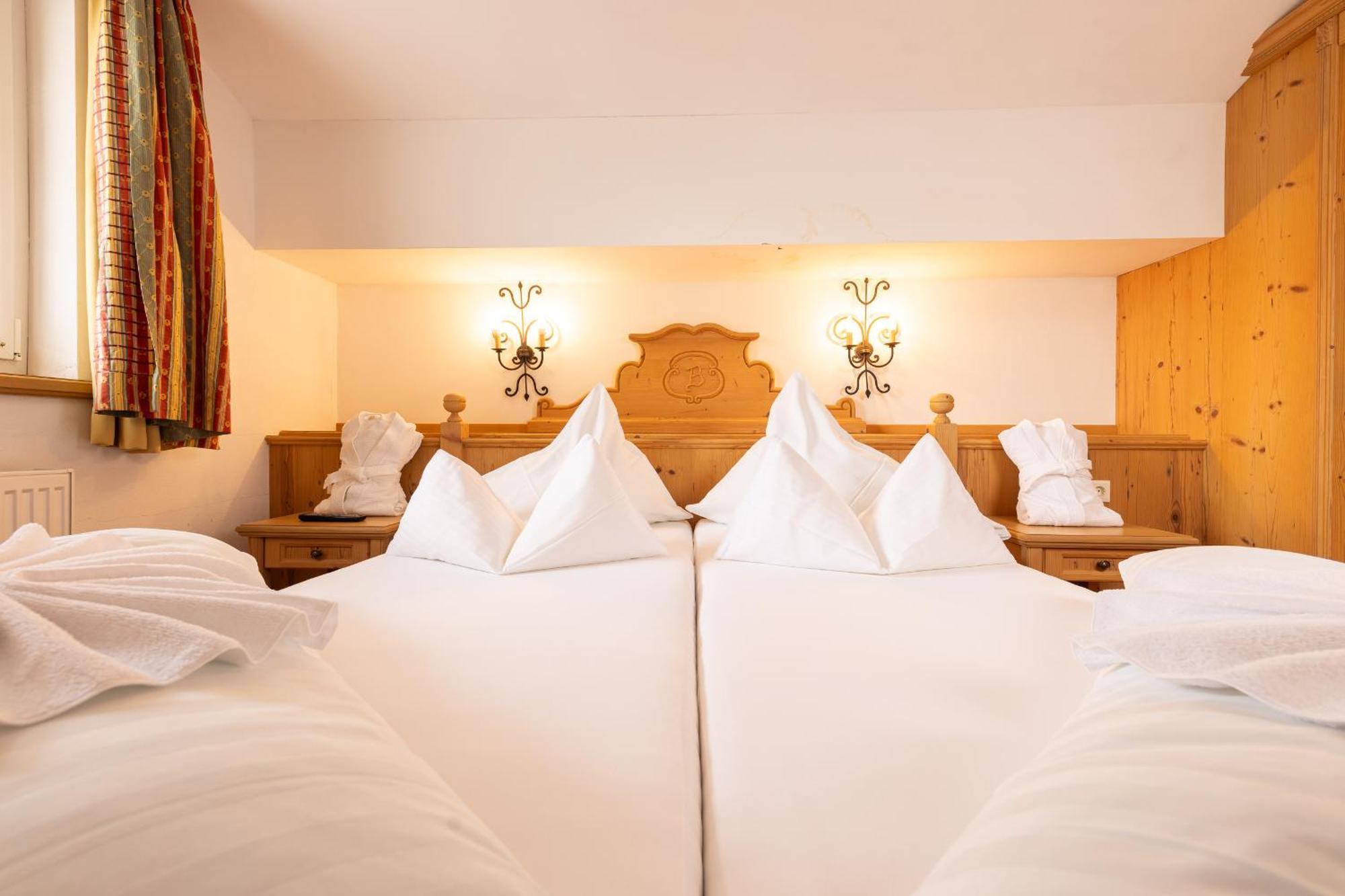 Hotel Berghof นอยชติฟ อิม ชตูไปทัล ภายนอก รูปภาพ
