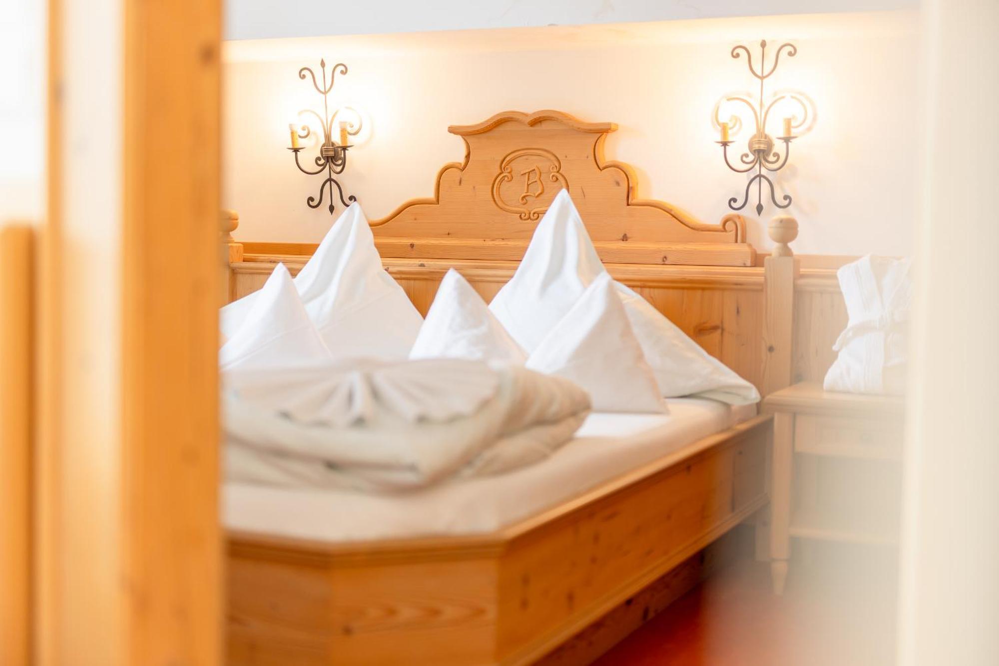 Hotel Berghof นอยชติฟ อิม ชตูไปทัล ภายนอก รูปภาพ