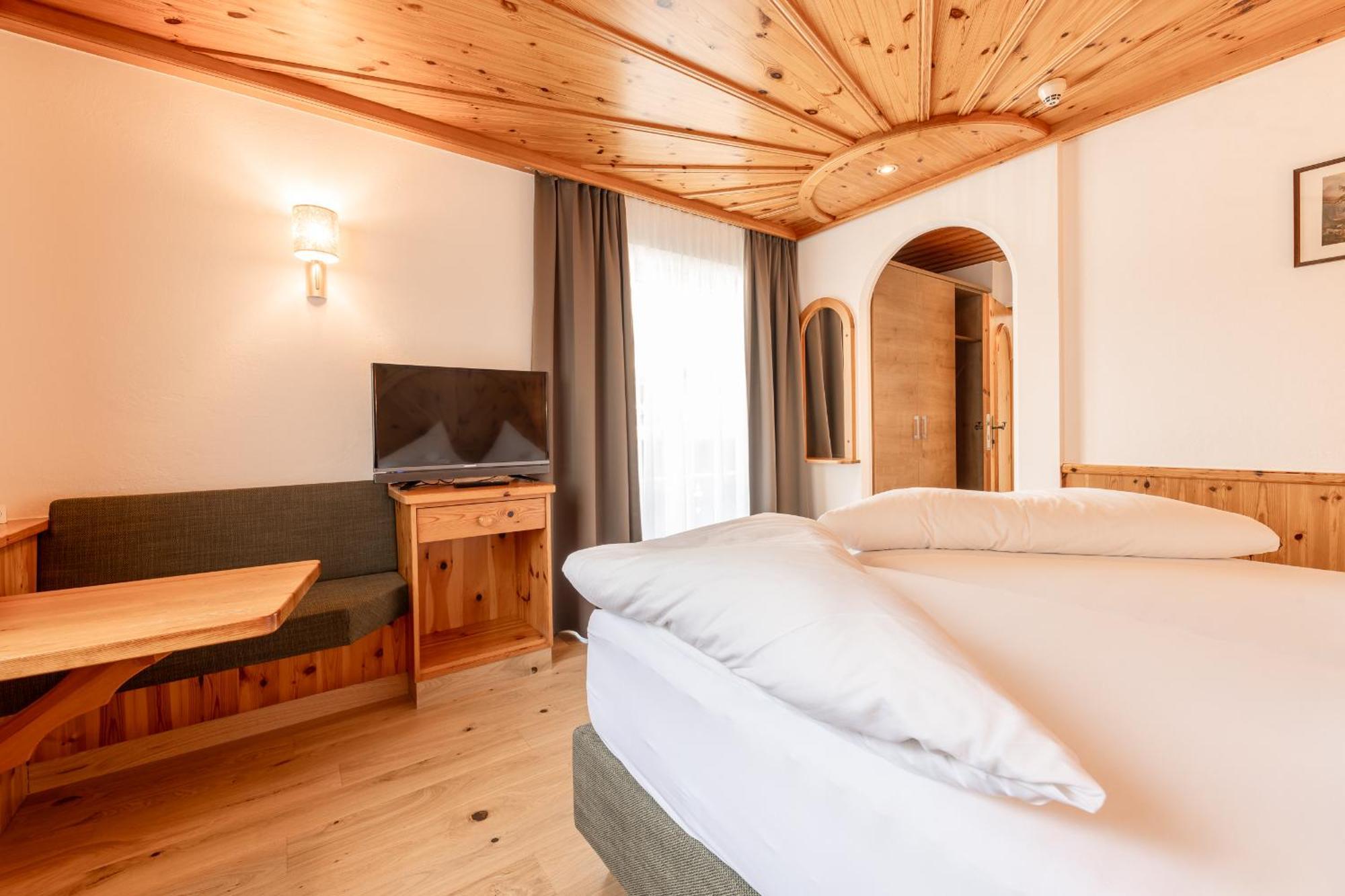 Hotel Berghof นอยชติฟ อิม ชตูไปทัล ภายนอก รูปภาพ