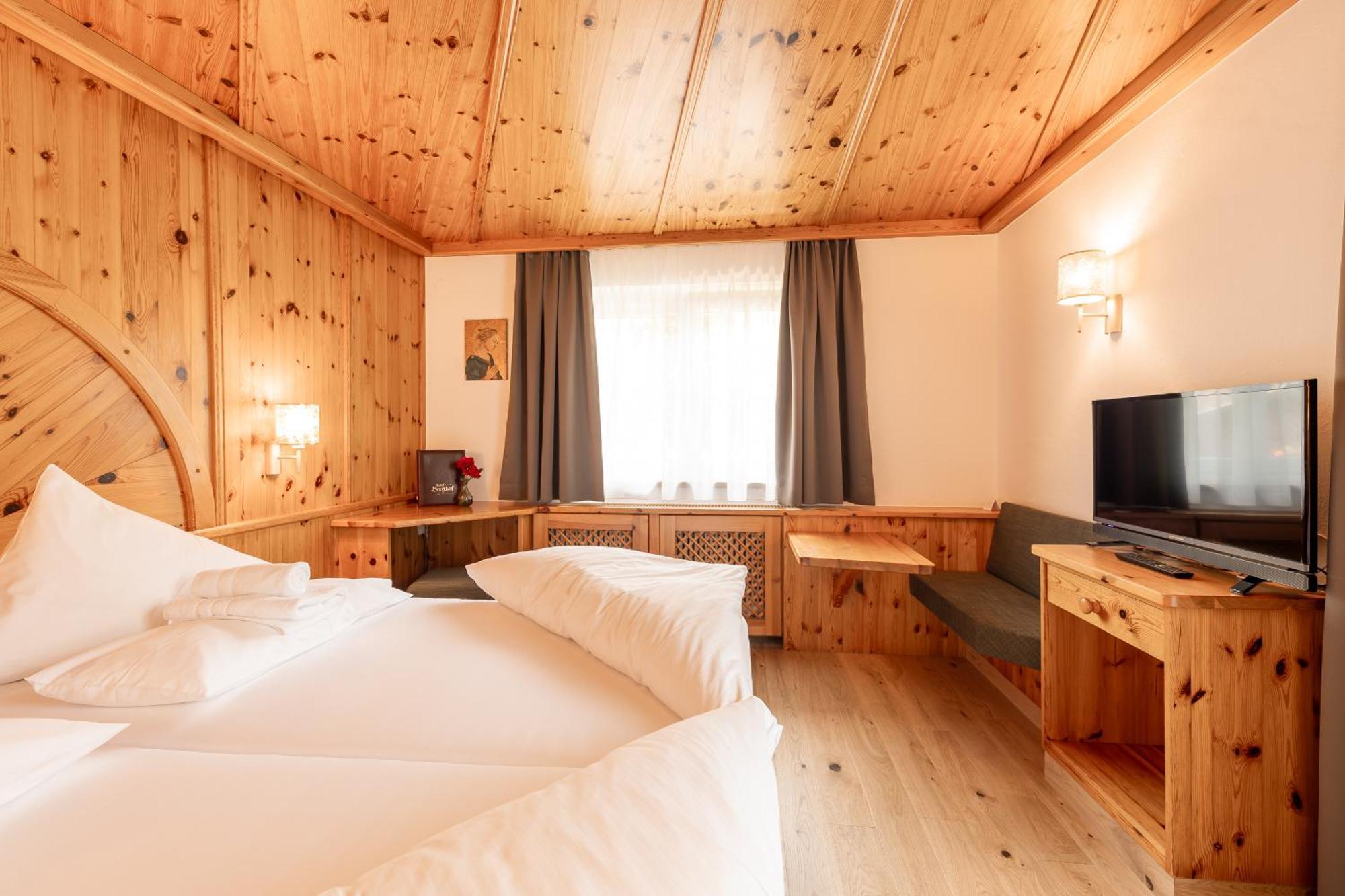 Hotel Berghof นอยชติฟ อิม ชตูไปทัล ภายนอก รูปภาพ
